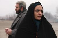 کامبیز دیرباز و میترا حجار در نمایی از فیلم