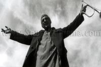 رضا کیانیان در نمایی از فیلم عیسی می آید