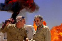 مهدی هاشمی و مسعود کرامتی در نمایی از فیلم ضد گلوله