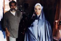 آتنه فقیه نصیری و مهدی احمدی در نمایی از فیلم « مزرعه پدری»