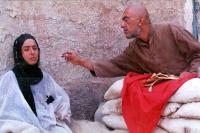 آزیتا حاجیان و رضا کیانیان در نمایی از فیلم « روبان قرمز»