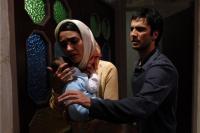 نمایی از محمدرضا فروتن و میترا حجار در فیلم